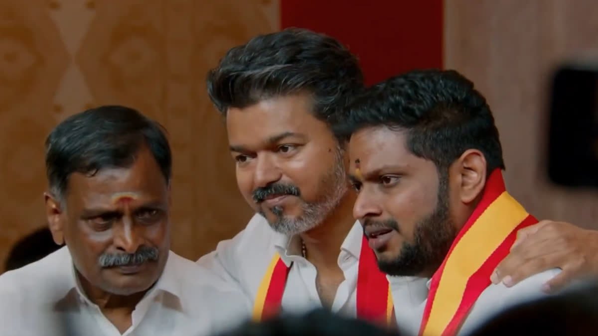 தளபதி விஜய்: ஓட்டுநர் மகனுக்கு சீட்! உணர்ச்சிப்பெருக்குடன் மேடையில் விஜய் – வைரலாகும் தருணம்!