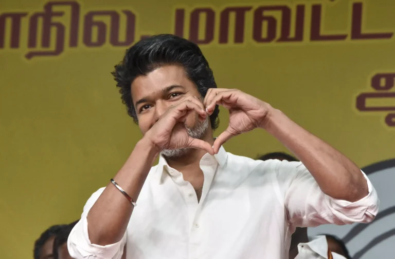 தமிழக அரசியலில் விஜய்: இளைஞர்களின் ஆதரவு மாயையா? மாற்றமா?