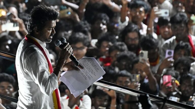 கரூர் கூட்ட நெரிசல்: சதி இருப்பதாக விஜய் குற்றச்சாட்டு; நீதி கோருகிறார்.